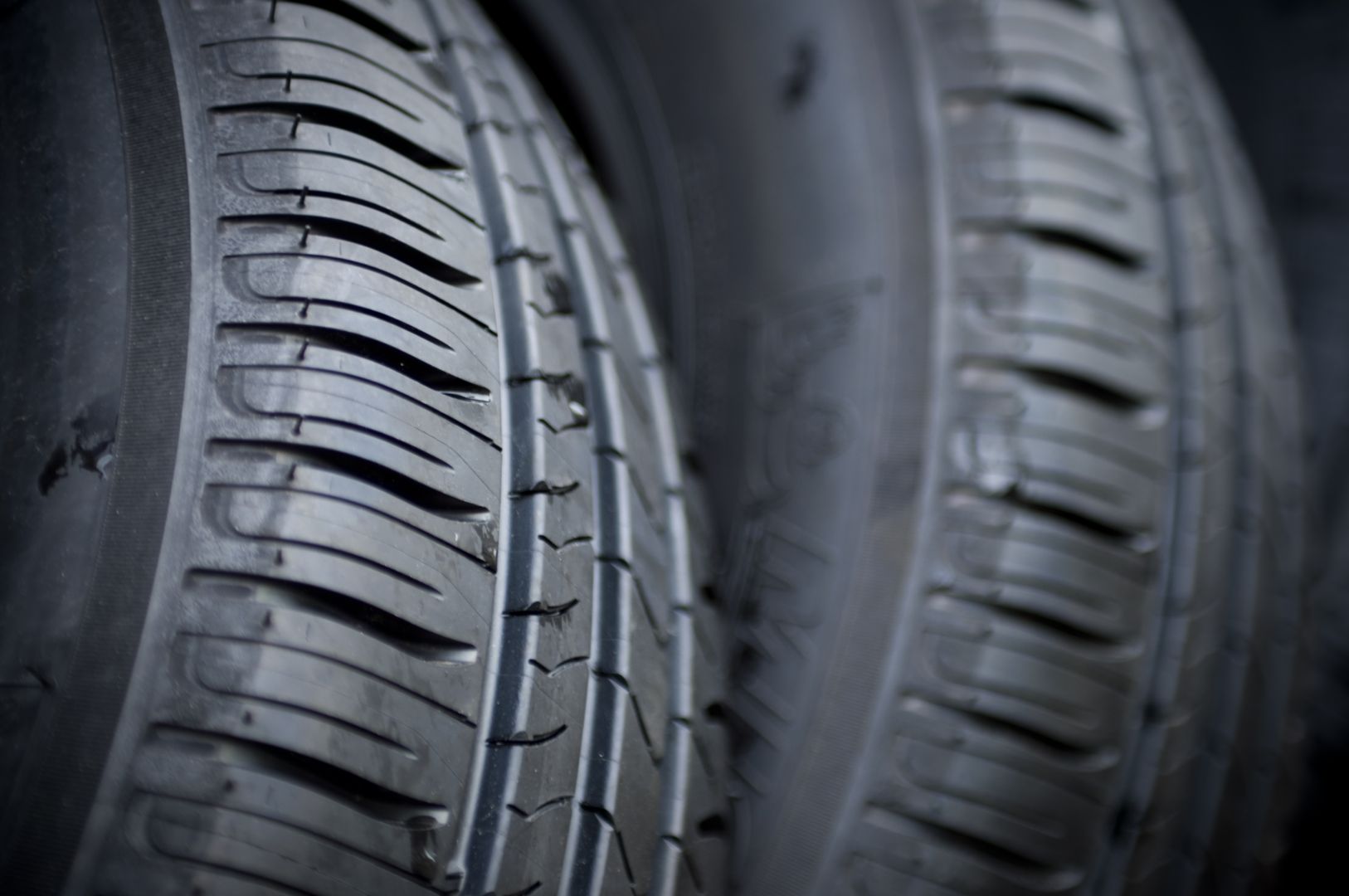 Zakázka na pneumatiky pro nákladní automobily a návěsy (Pneuservis) - Opava