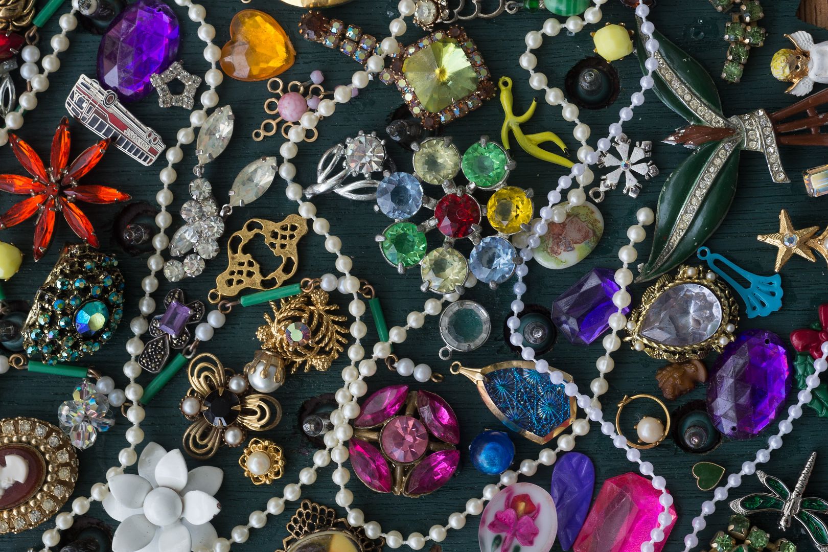 Dodávku bižuterních komponent