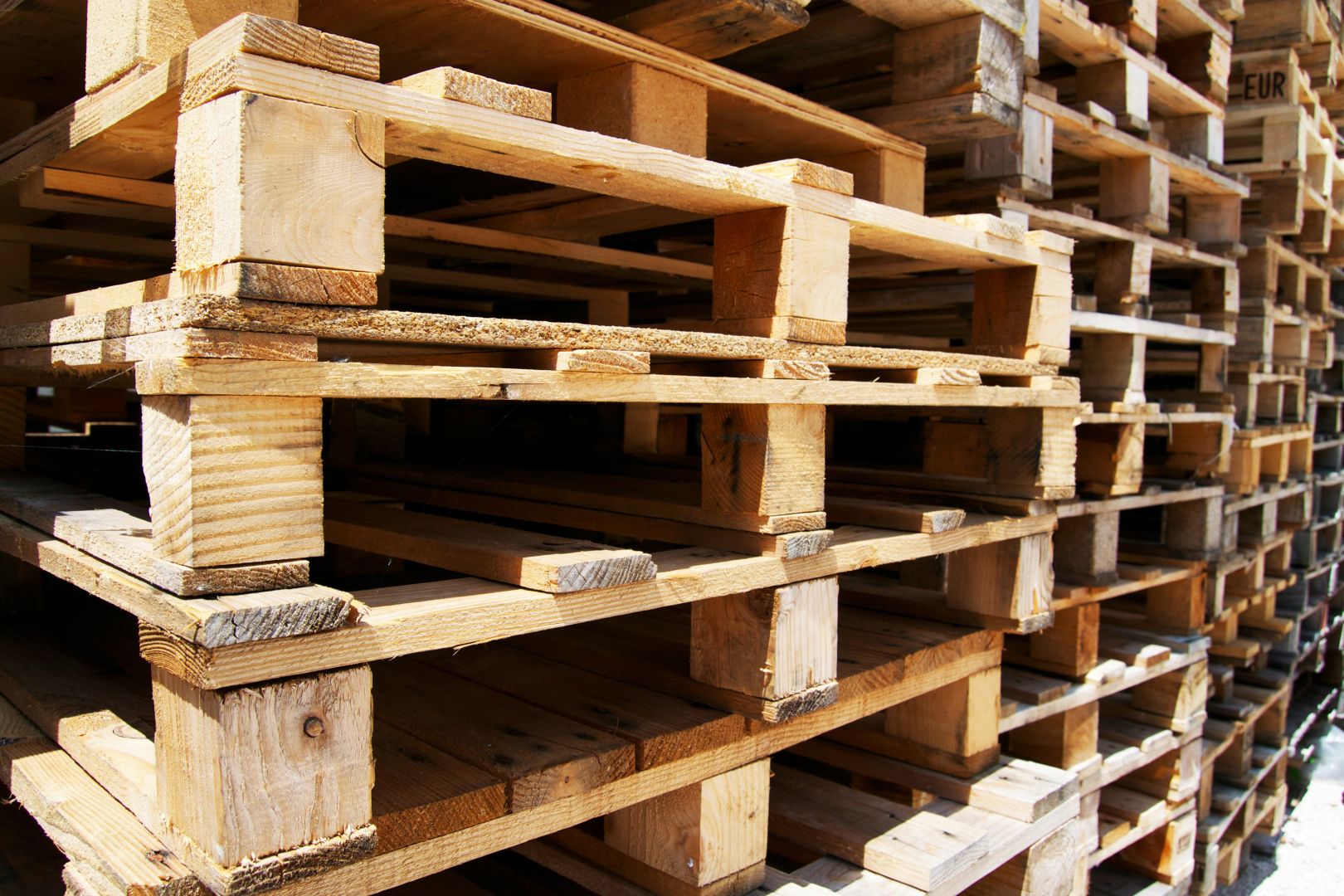 Poptávka na použité dřevěné EUR palety (EURO palety) - Praha