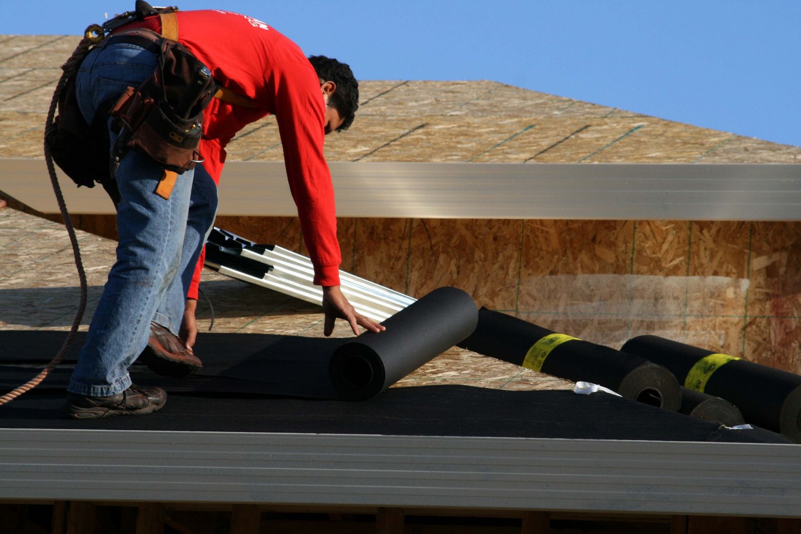 Rekonstrukce pultové střechy přístřešku na auto, 5,5 x 10 m, Chrudim