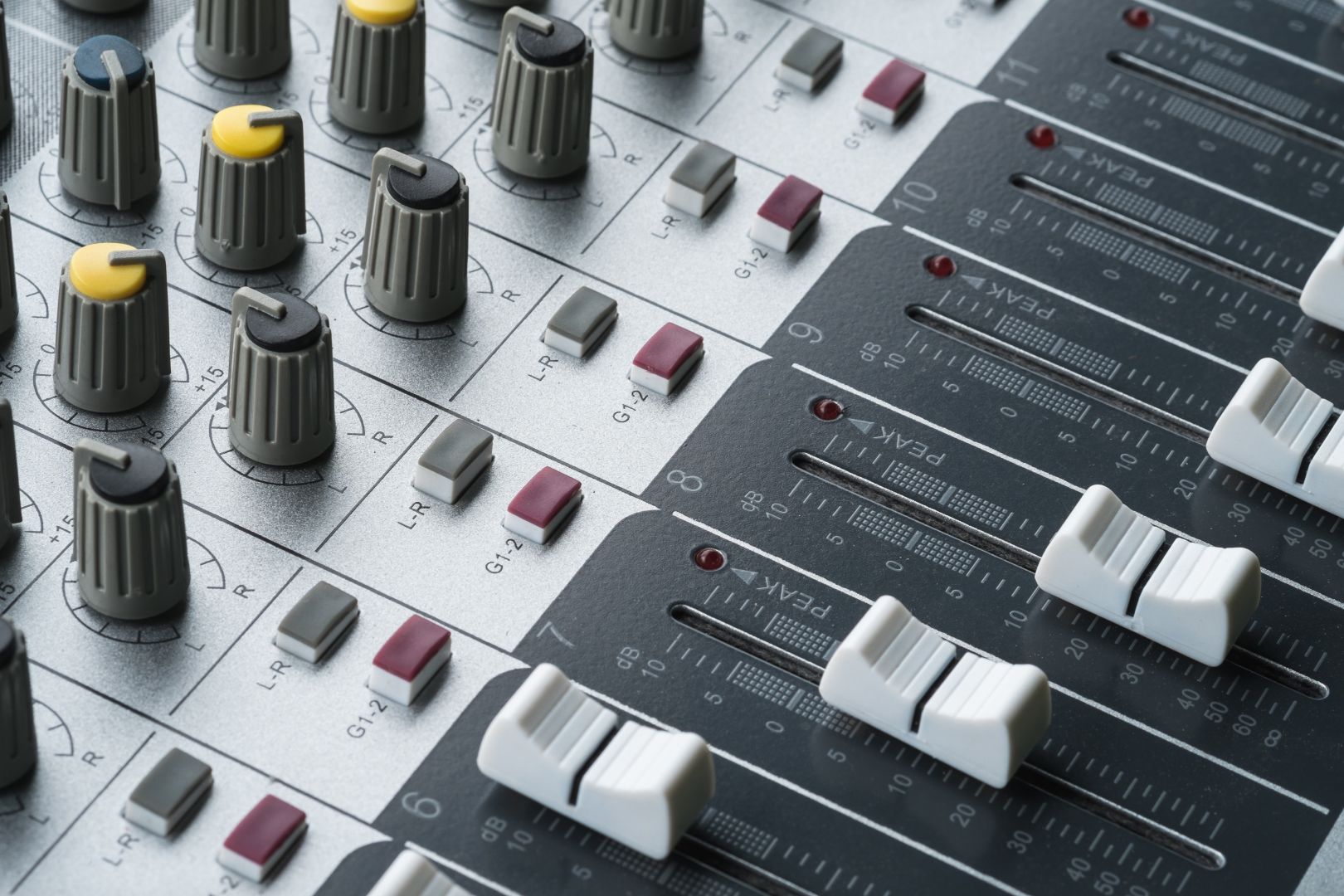 Opravy komponent radiostanic