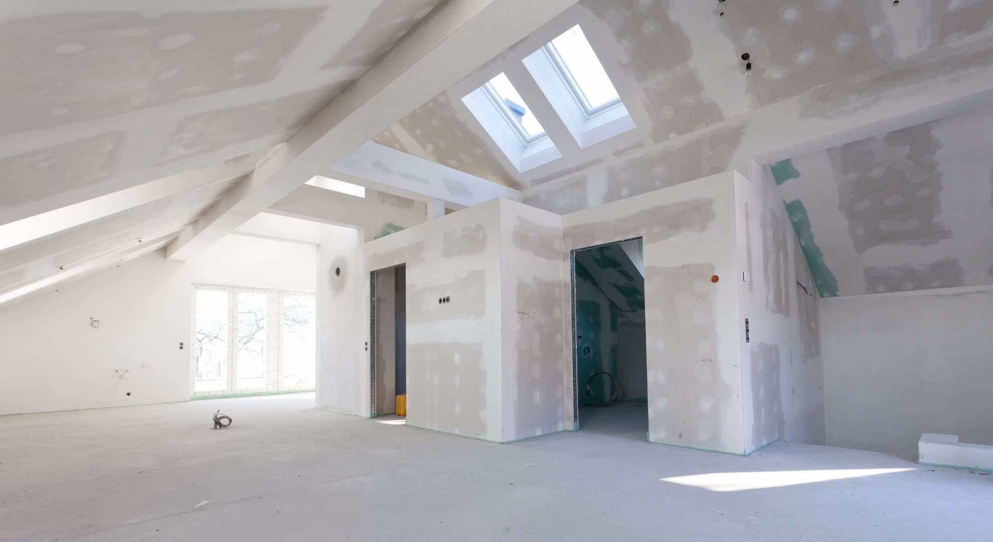 Kompletní realizaci půdní vestavby,  2 mezonetové ateliéry, 32 m2