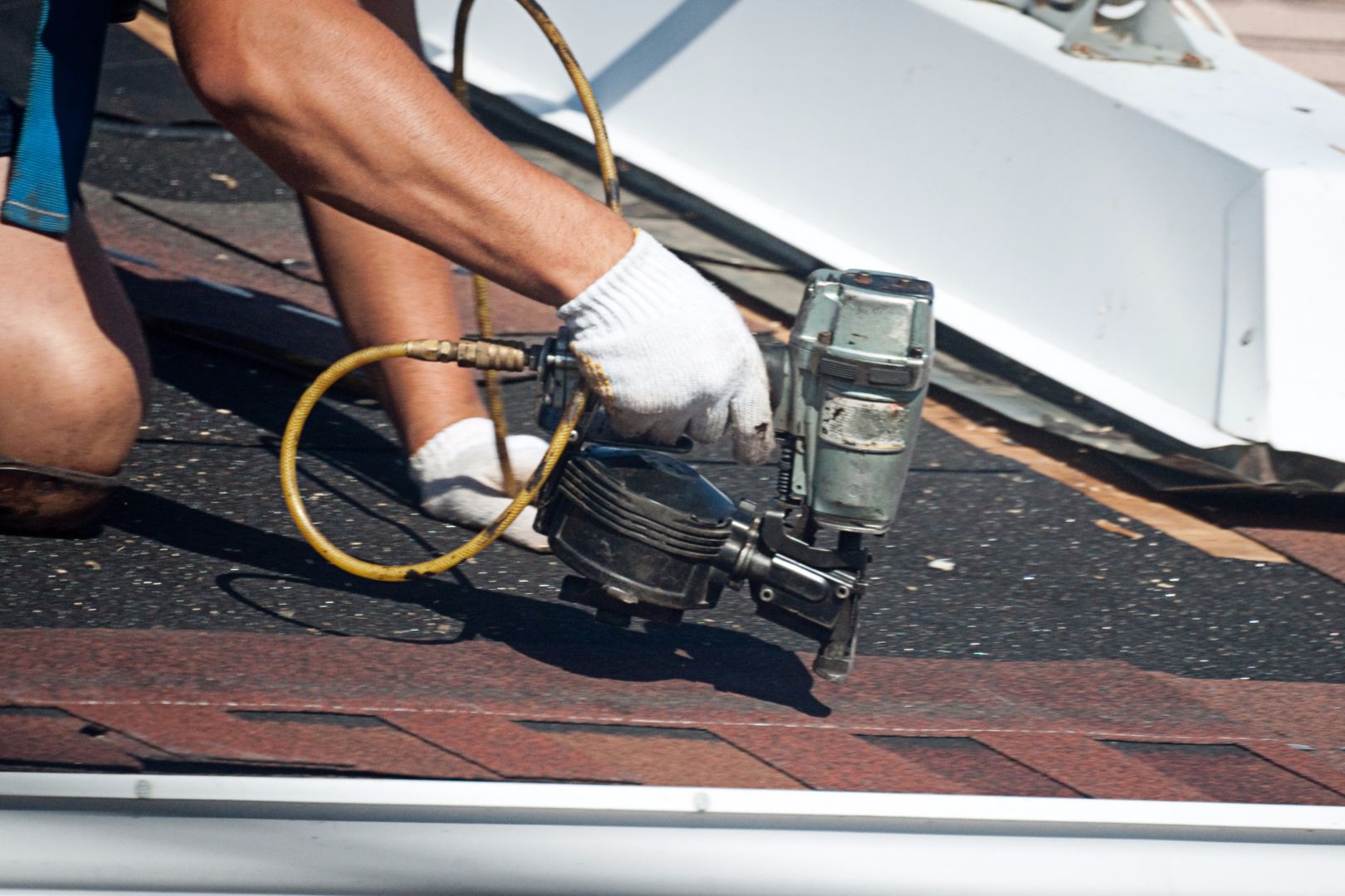 Pokrývačské práce - drobné opravy šikmé střechy, Nový Jičín