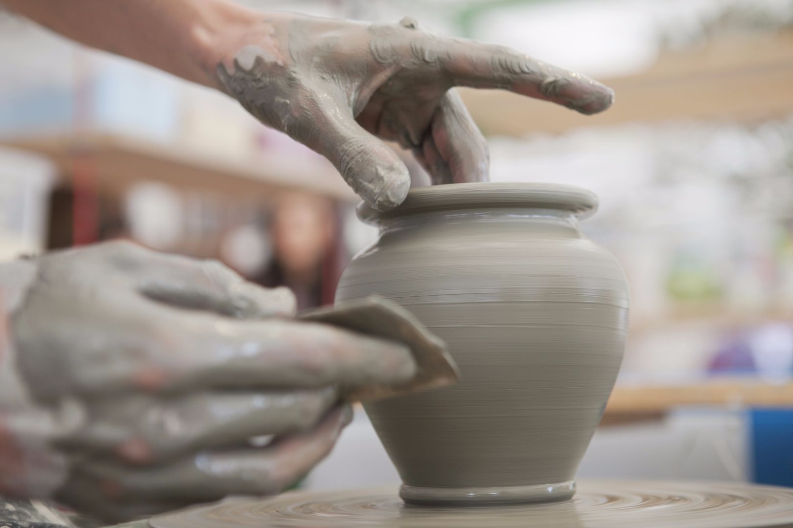 Poptávka na pokládku keramické dlažby na sucho (Keramika a porcelán) - Domažlice