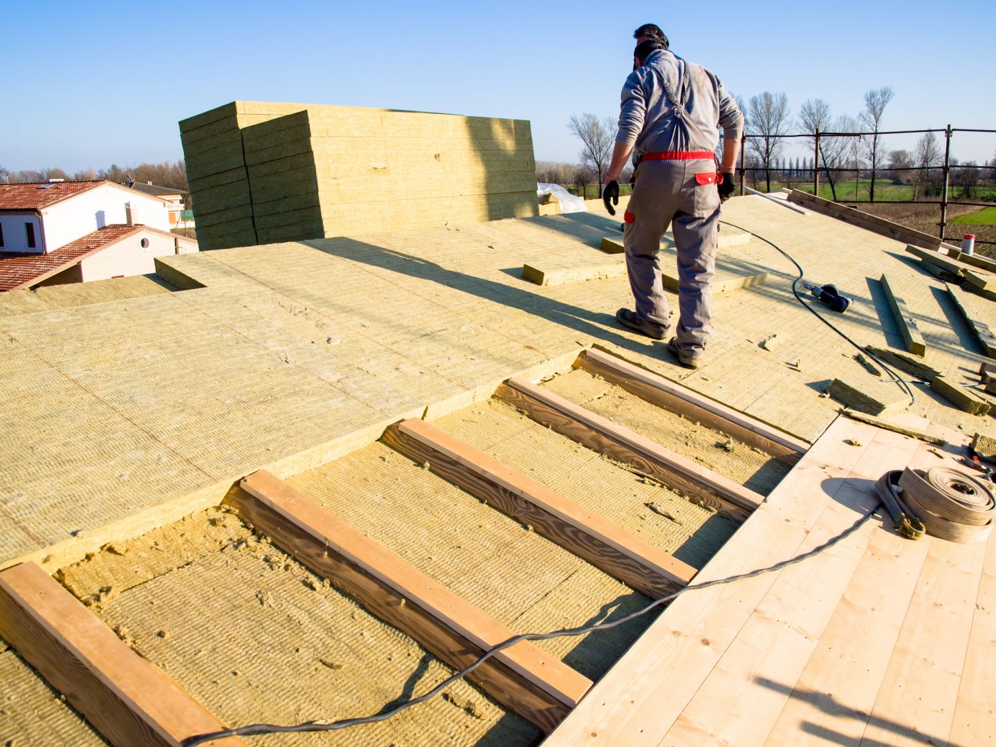 Vodorovné podbití přesahů sedlové střechy, 35 m2