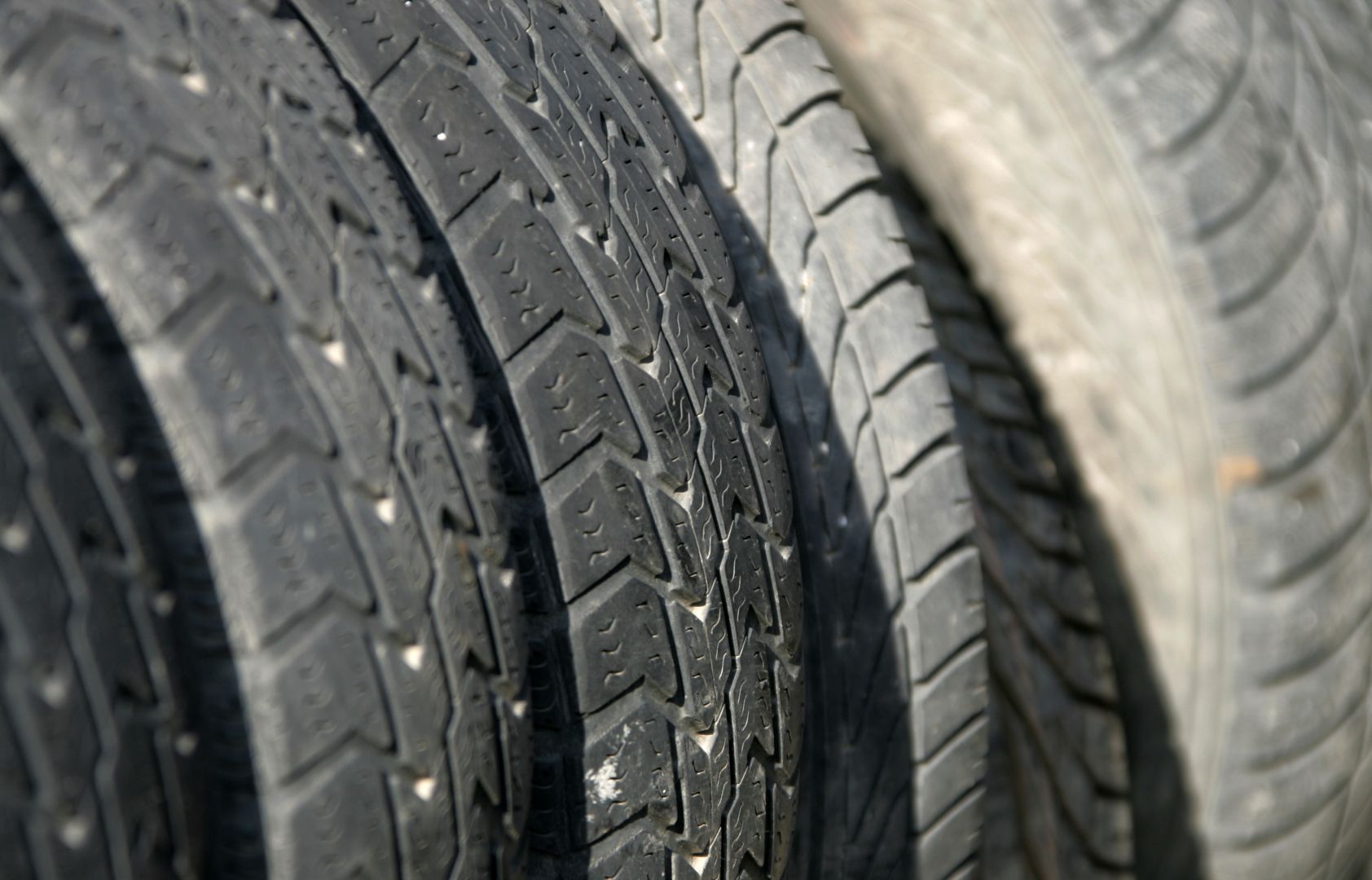 Poptávka na 4 kompletní kola - pneumatiky zimní (Pneuservis) - Klatovy