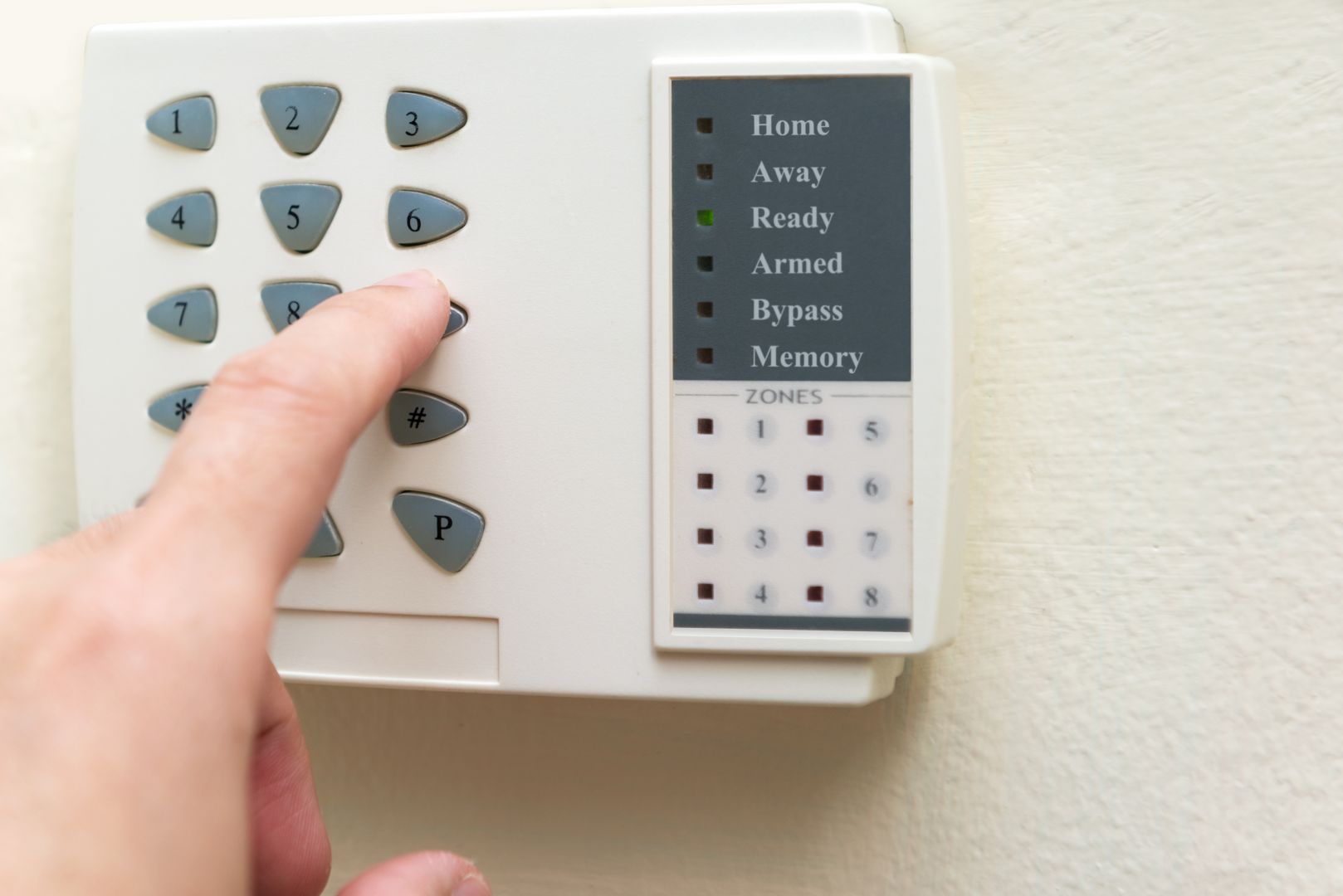 Poptávka na otvírání bytových dveří domácím telefonem pro imobilní osobu v panelovém domě (Elektrikáři) - Opava