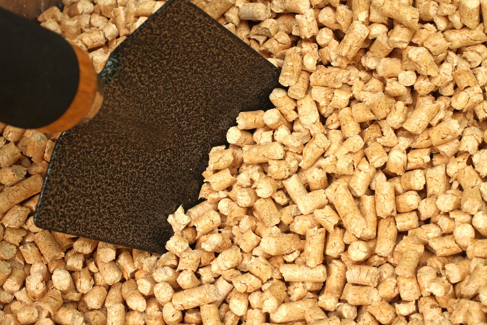 Dodávka mulčovací kůry, 1.200 l, Moravany u Brna