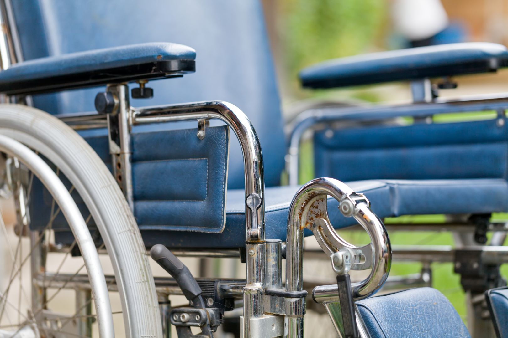Poptávka na starší - repasovaný invalidní vozík mechanický aktiv (Zdravotnictví) - Jičín