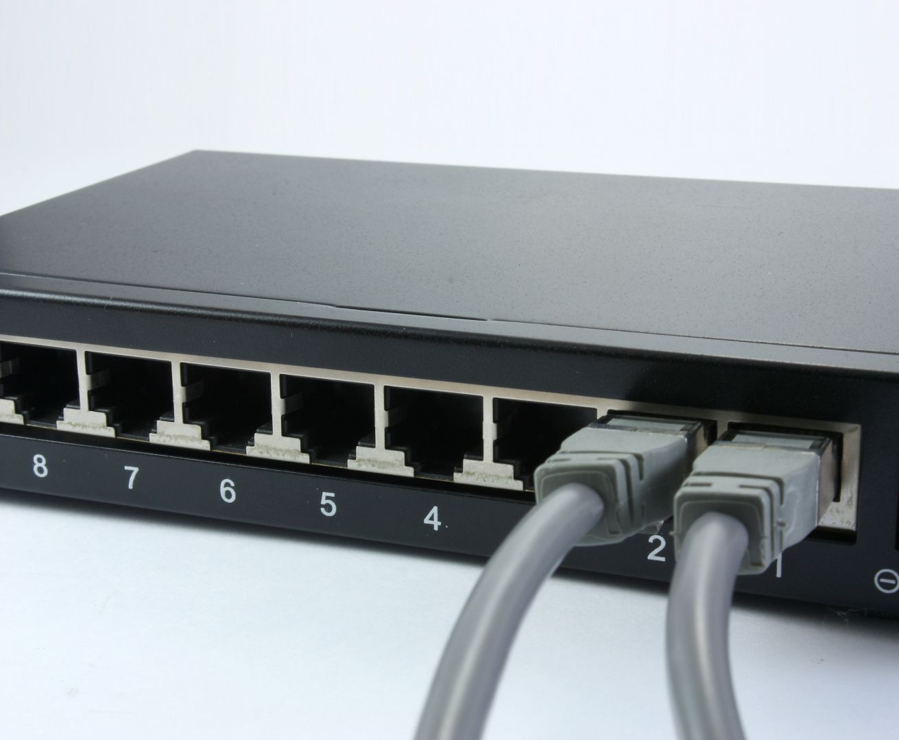 Zprovoznění datových rozvodů ve dvou bytech v RD, Tuchoměřice