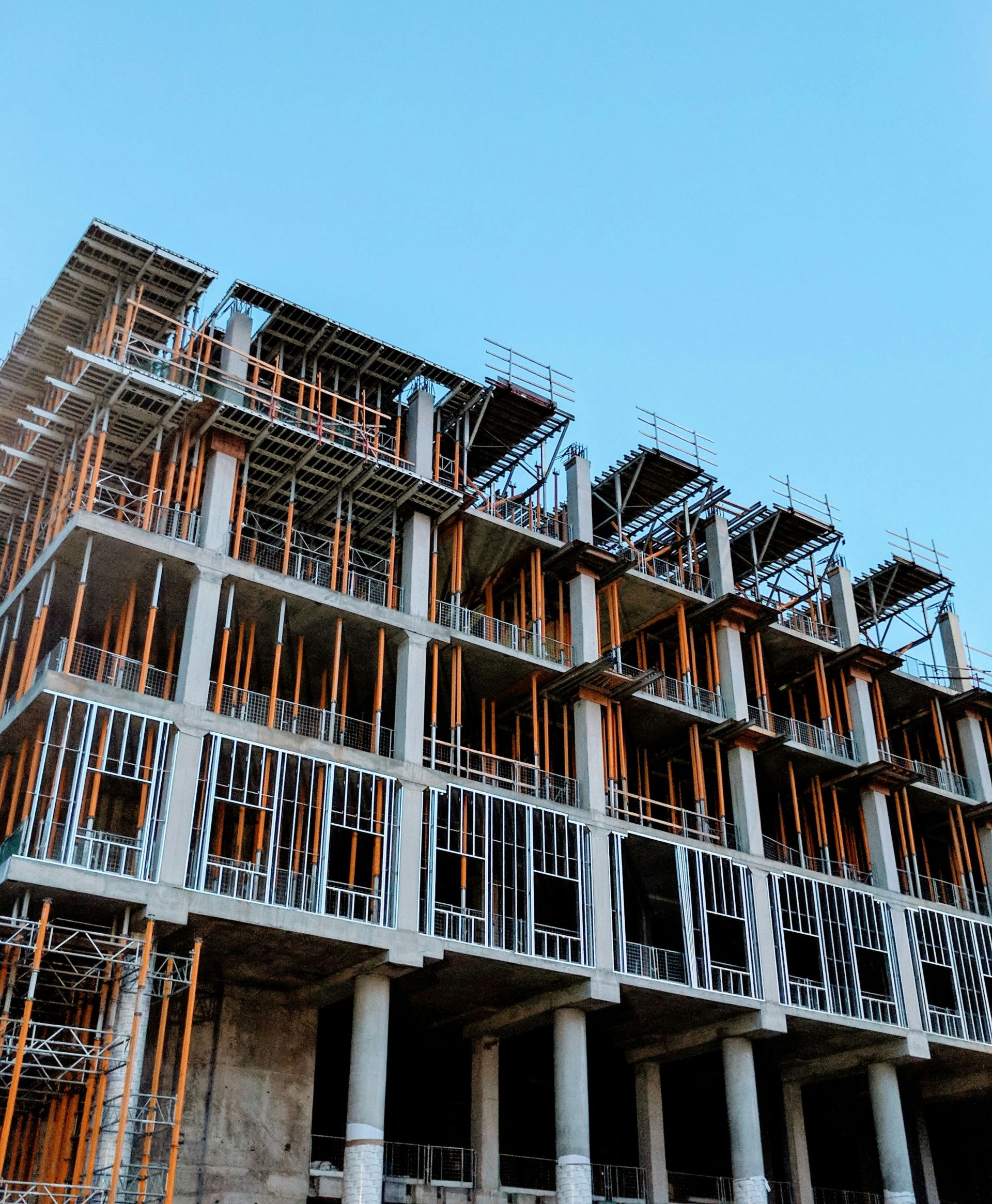 Pronájem a montáž lešení pro fasádu, 250 m²