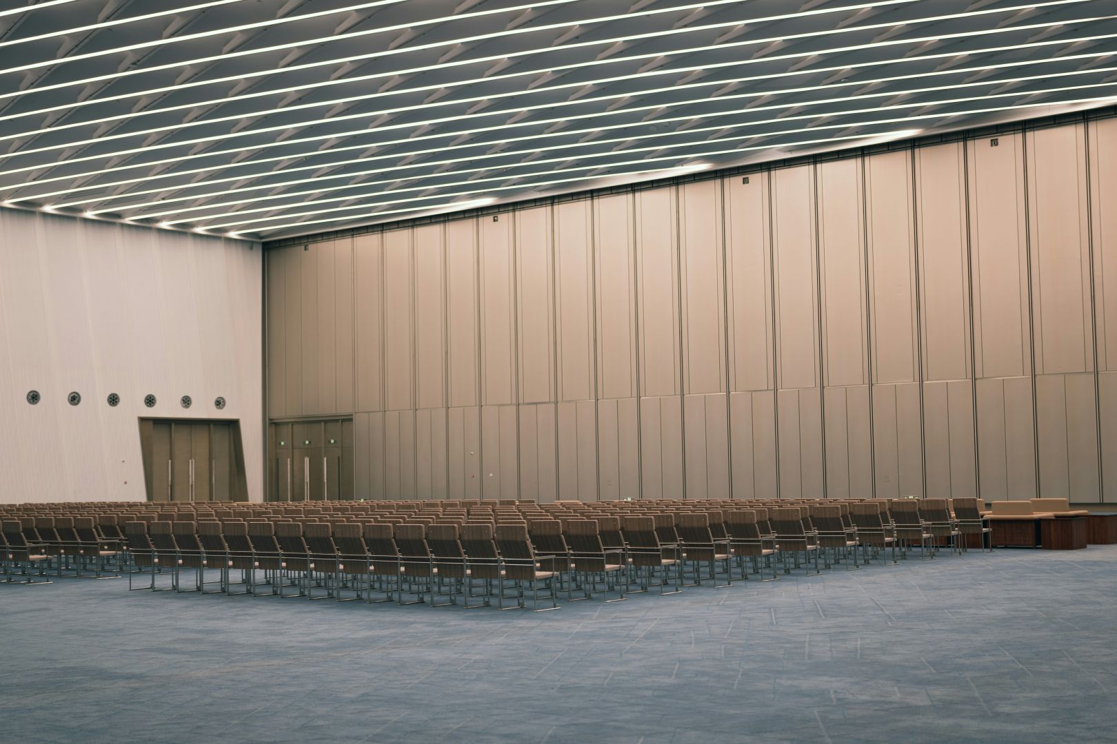 Plechovou nebo sendvičovou halu, 5 x 7 x 5 m, 1 x