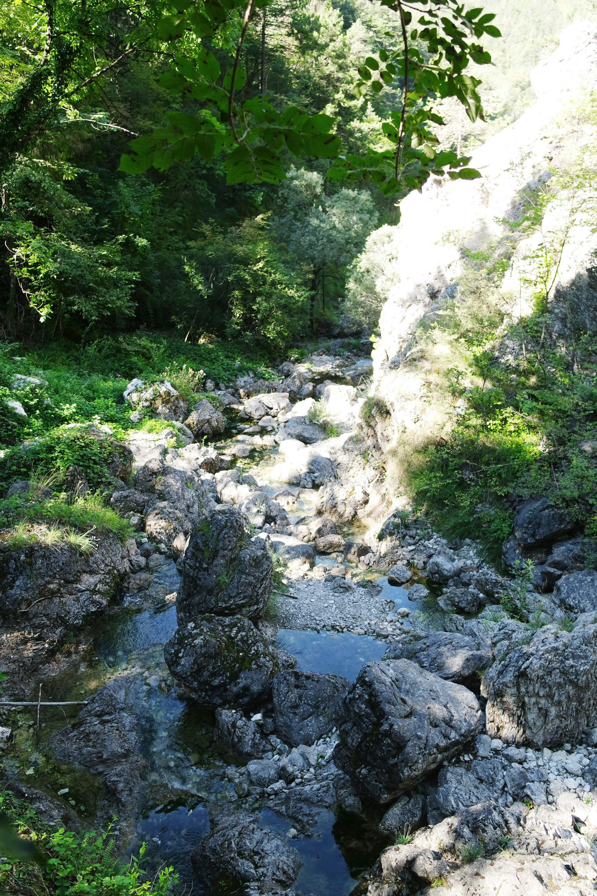 Realizaci jezírka, 2 m²